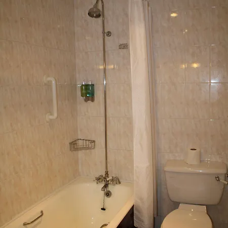 מלון House & 4*