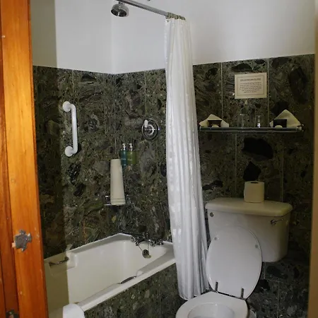 House & 4*
